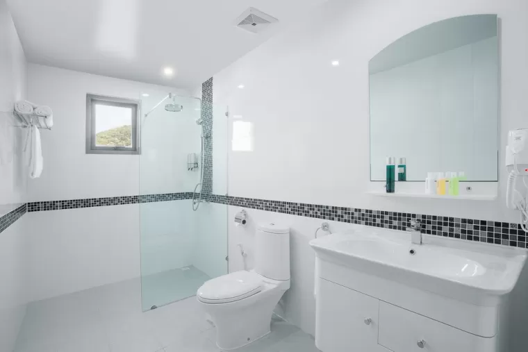 Pente d'un tuyau d'évacuation dans une douche, Morlaix, SCOUARNEC-BESNARD